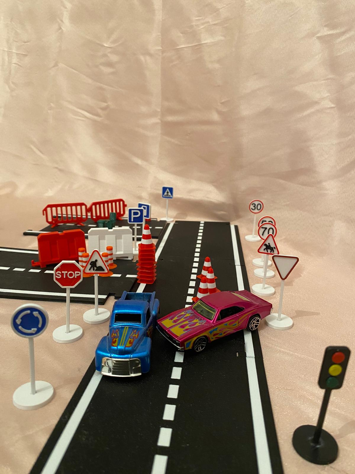 Mini Trafik Eğitim Seti Yol & Trafik Levhaları Duba Çocuk Eğitici Set Sürpriz araba hediyeli