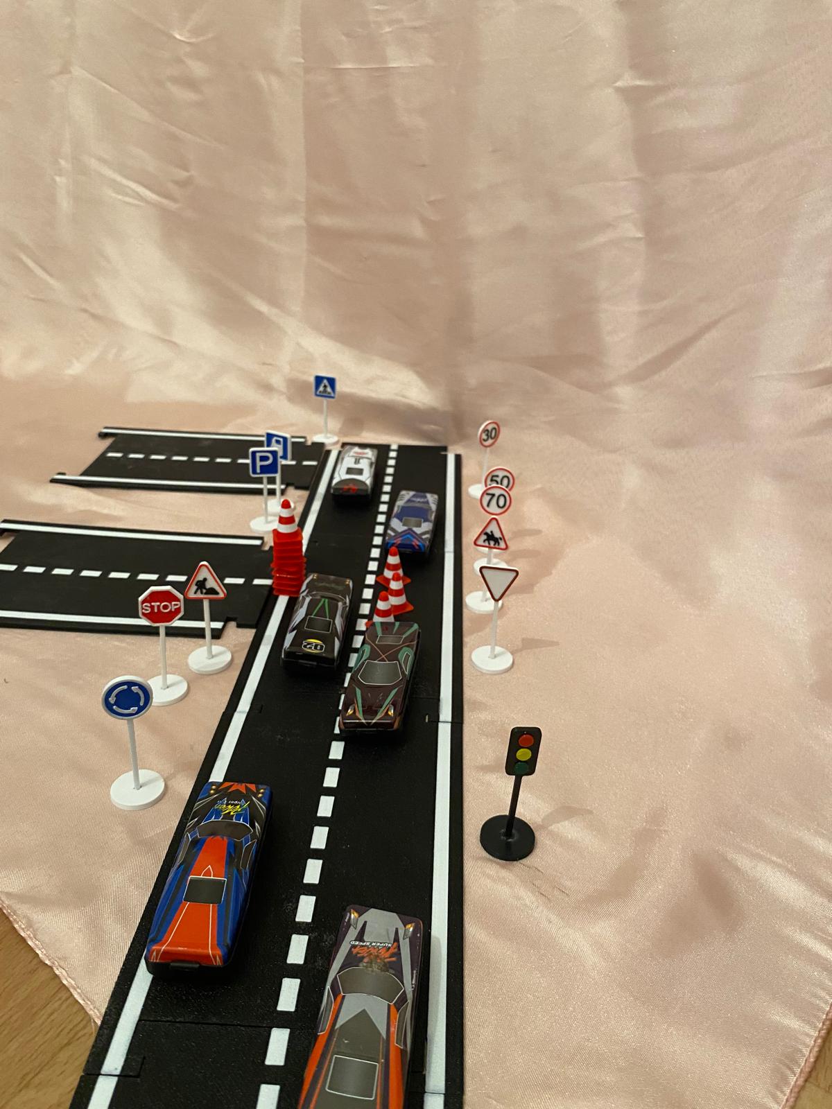 Mini Trafik Eğitim Seti Asfalt - Trafik Levhaları - Duba Çocuk Eğitici Seti Sürpriz araba hediyeli