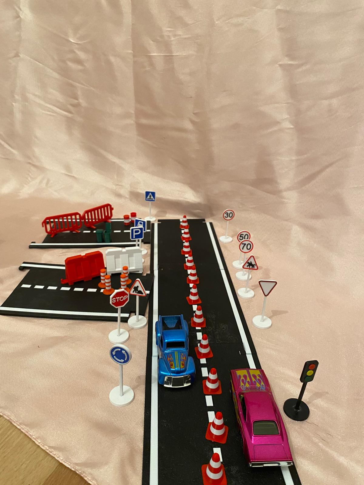 Mini Trafik Eğitim Seti Yol & Trafik Levhaları  Duba Çocuk Eğitici Set Sürpriz araba hediyeli