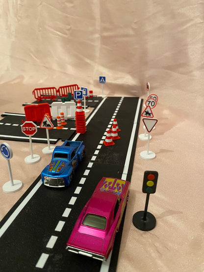 Mini Trafik Eğitim Seti Yol & Trafik Levhaları  Duba Çocuk Eğitici Set Sürpriz araba hediyeli