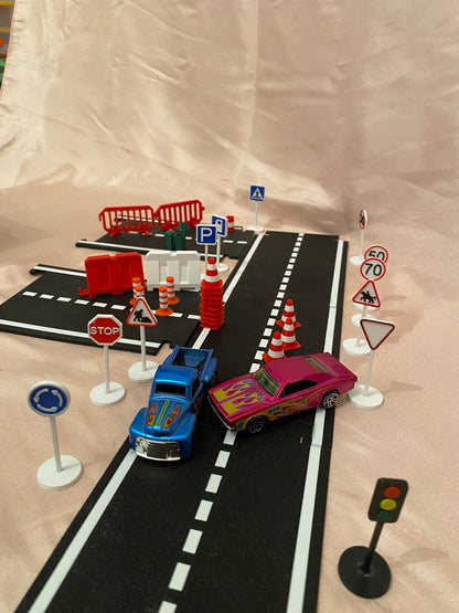 Mini Trafik Eğitim Seti Yol & Trafik Levhaları  Duba Çocuk Eğitici Set Sürpriz araba hediyeli