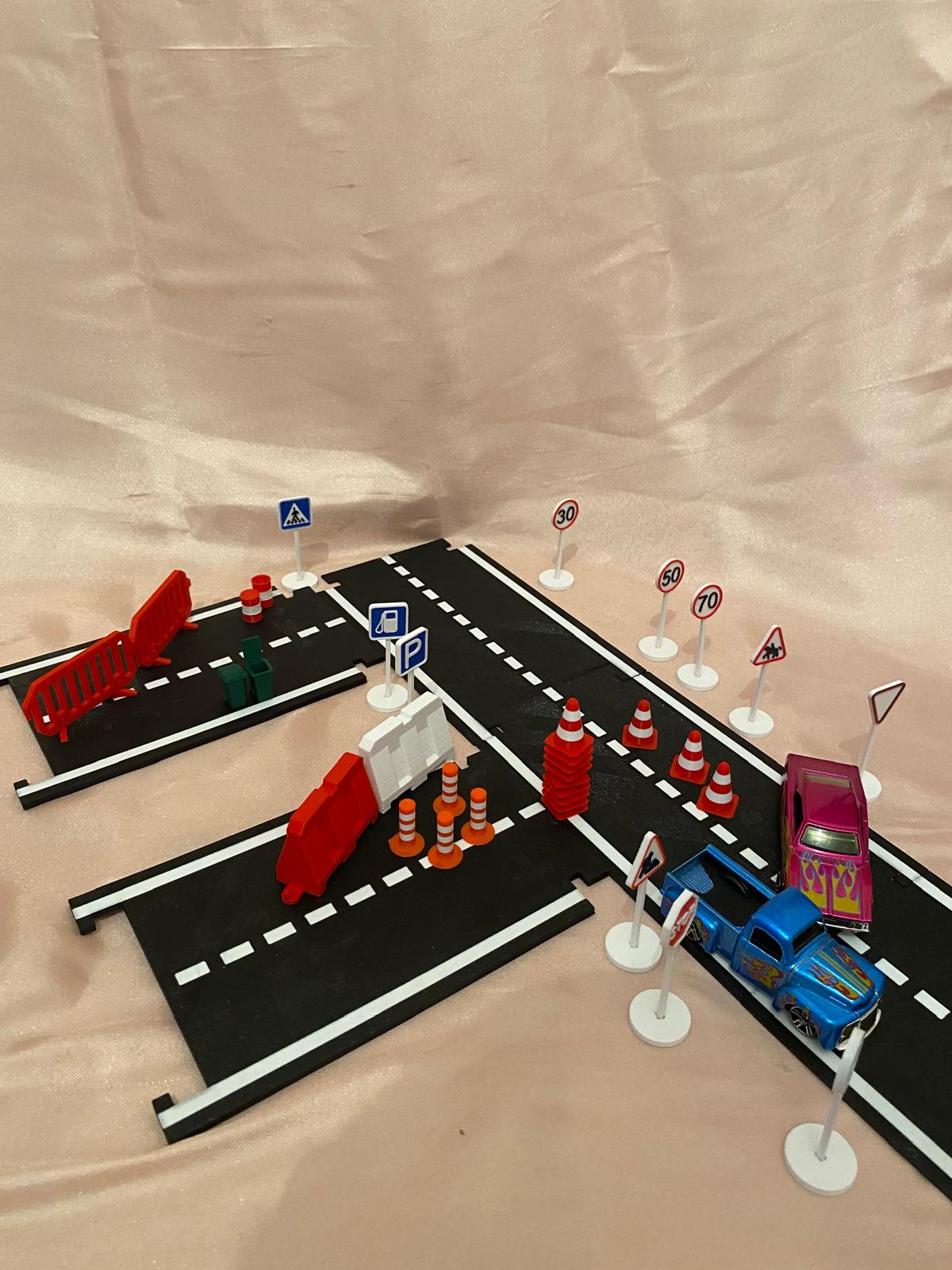 Mini Trafik Eğitim Seti Yol & Trafik Levhaları  Duba Çocuk Eğitici Set Sürpriz araba hediyeli