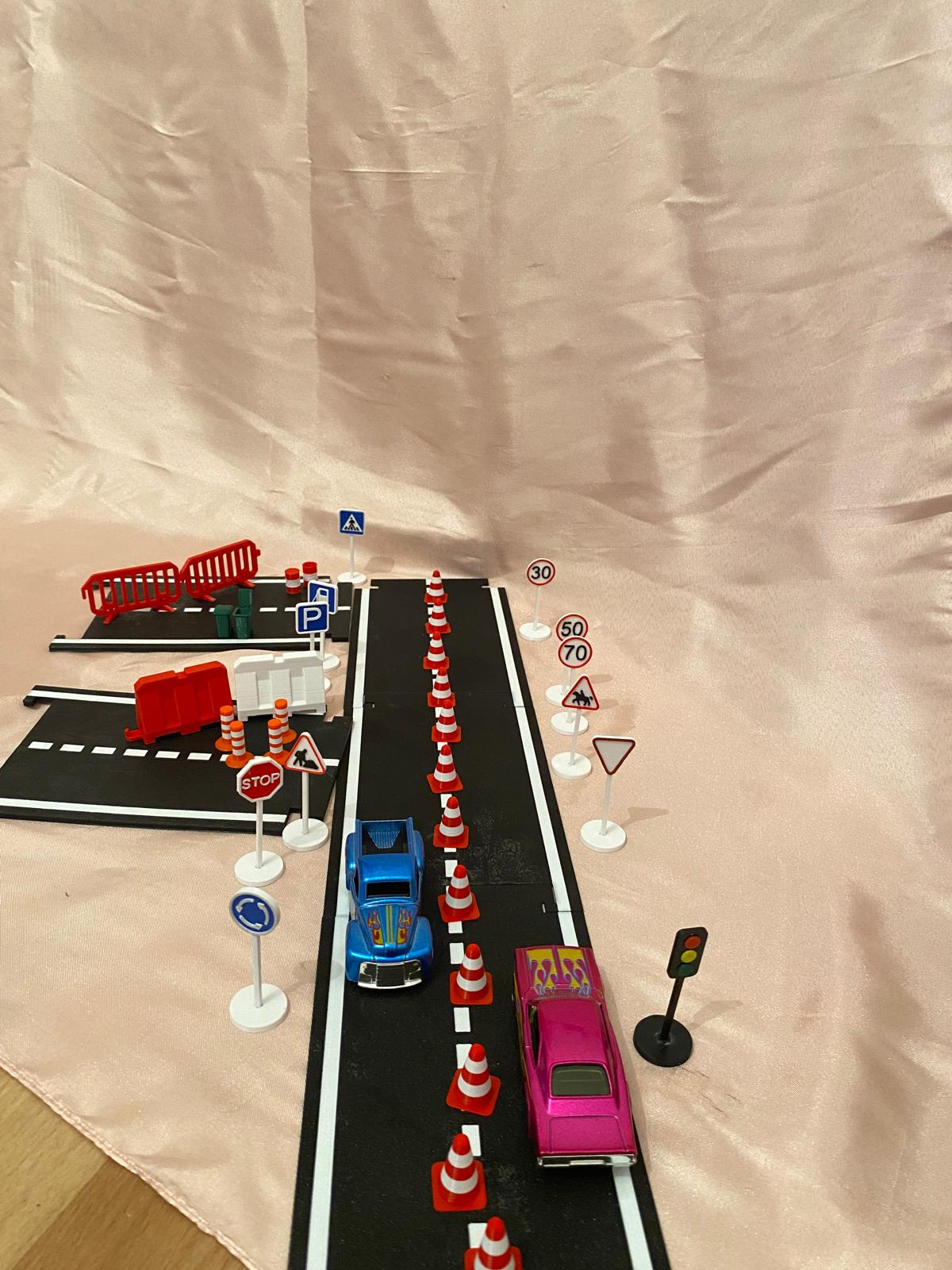 Mini Trafik Eğitim Seti Yol & Trafik Levhaları  Duba Çocuk Eğitici Set Sürpriz araba hediyeli