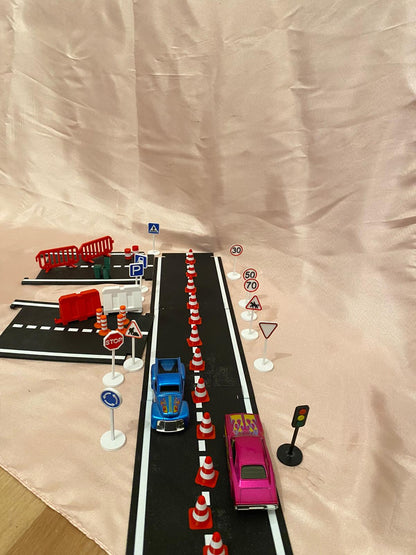 Mini Trafik Eğitim Seti Yol & Trafik Levhaları  Duba Çocuk Eğitici Set Sürpriz araba hediyeli